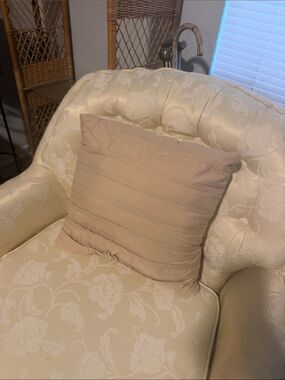 17”x17” DETAILED THROW PILLOW